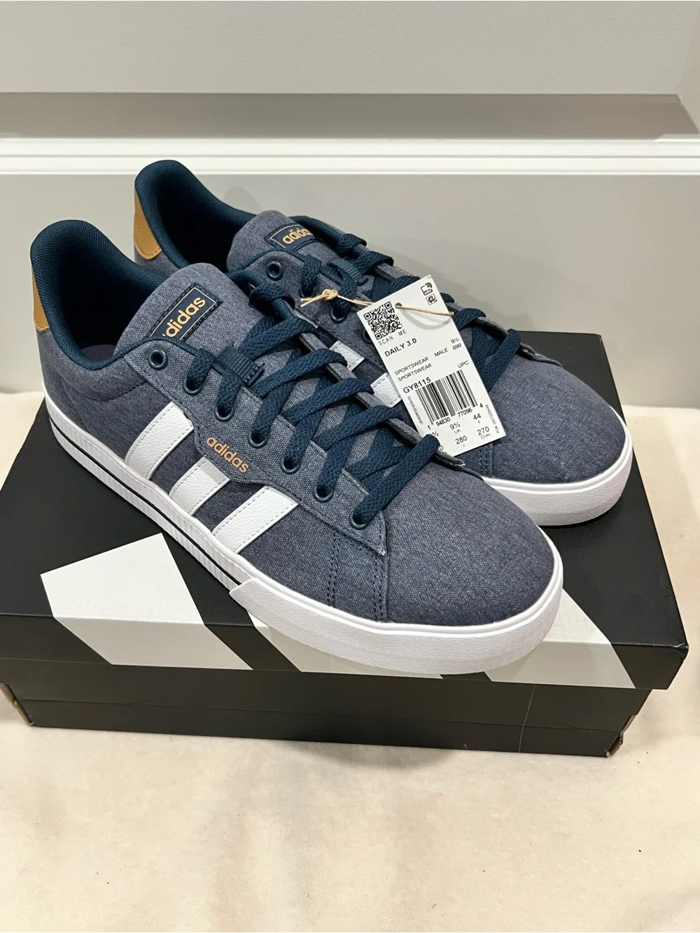 Adidas Men's Daily 3.0 sneakers in a Crew Navy and Cloud White Size 10 NWT